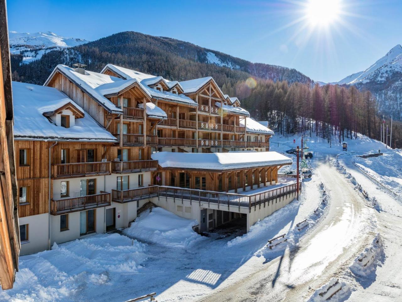 Sunweb Les Balcons De Bois Mean Aparthotel Les Orres Exterior photo